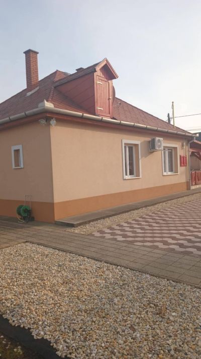 Ponúkame Vám na predaj rodinný dom v meste Szerencs - Maďarsko - 3