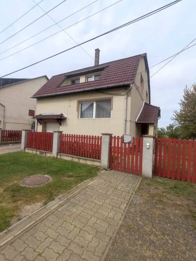 Ponúkam Vám na predaj rodinný dom v lukratívnej lokalite v obci Hidasnémeti - Maďarsko - 1