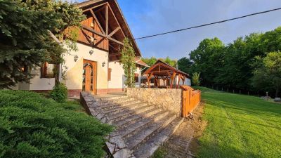 Ponúkam Vám investičnú príležitosť - lesnú usadlosť,  17 570 m2 stavebná a rozvojová plocha v lese  Nagybarca - Maďarsko - 1