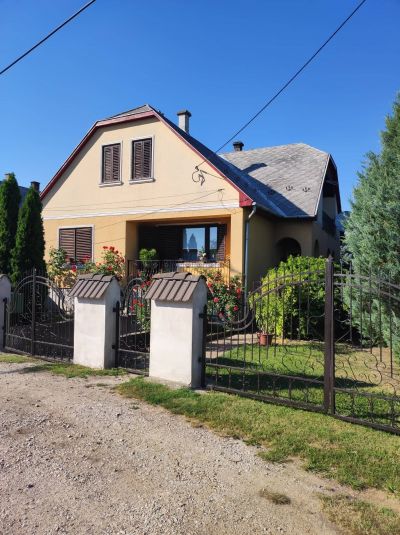 Exkluzívne Vám ponúkame na predaj rodinný dom v meste Encs - Maďarsko - 1