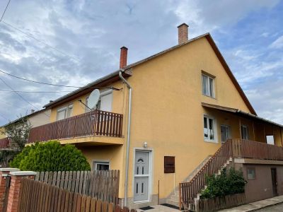 Ponúkame Vám na predaj rodinný dom v lukratívnej lokalite v obci Gönc - Maďarsko - 1