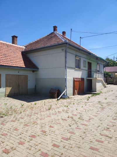 Ponúkame Vám na predaj rodinný dom v obci Szentistvánbaska - Maďarsko - 2