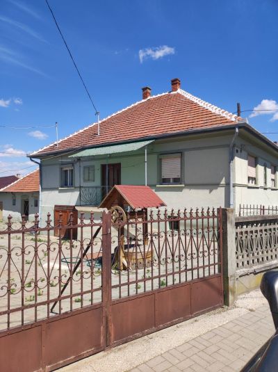 Ponúkame Vám na predaj rodinný dom v obci Szentistvánbaska - Maďarsko - 1