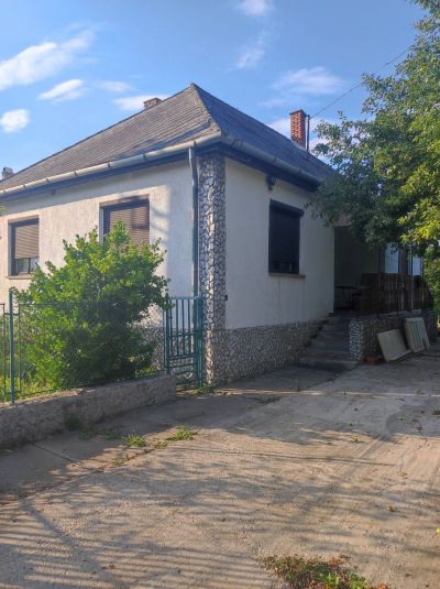 Ponúkame Vám na predaj rodinný dom v obci Pere - Maďarsko - 1
