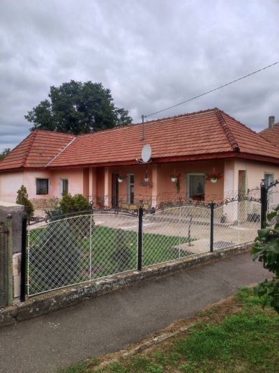 Ponúkame Vám na predaj rodinný dom v obci Vilmány - Maďarsko - 1
