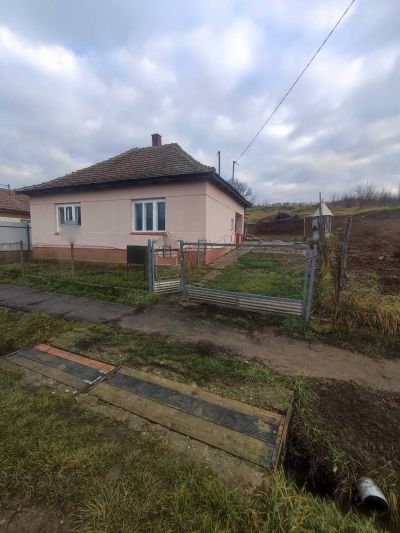 Ponúkame Vám na predaj rodinný dom v obci Szalaszend - Maďarsko - 1