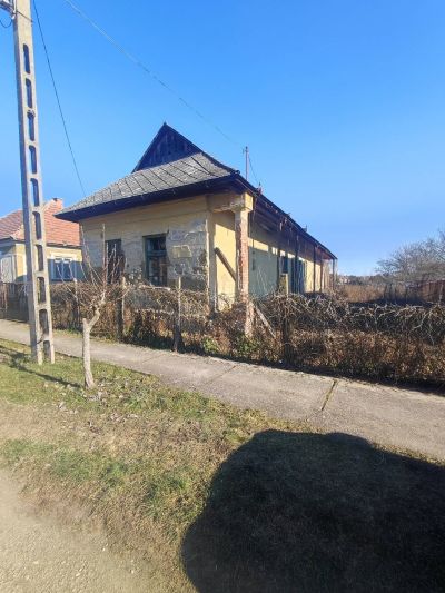 Ponúkame Vám na predaj rodinný dom v obci Komjáti - Maďarsko - 1