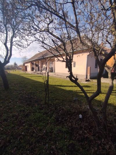 Ponúkam na predaj rodinný dom v obci Ináncs - Maďarsko  - 1