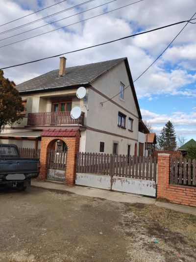 Ponúkame Vám na predaj rodinný dom v lukratívnej lokalite v obci Gönc - Maďarsko - 1