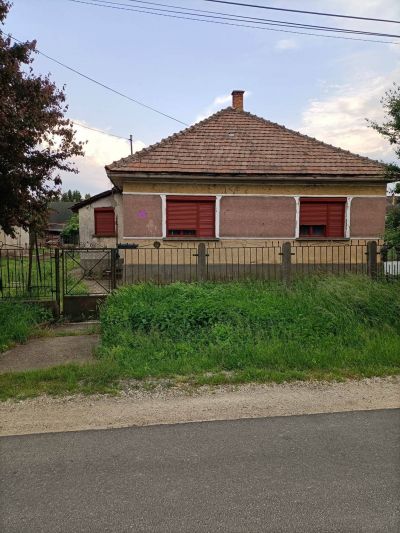 Ponúkame Vám na predaj rodinný dom v obci Méra - Maďarsko - 1