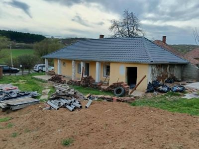 Ponúkame Vám na predaj rodinný dom v obci Szalaszend - Maďarsko - 1