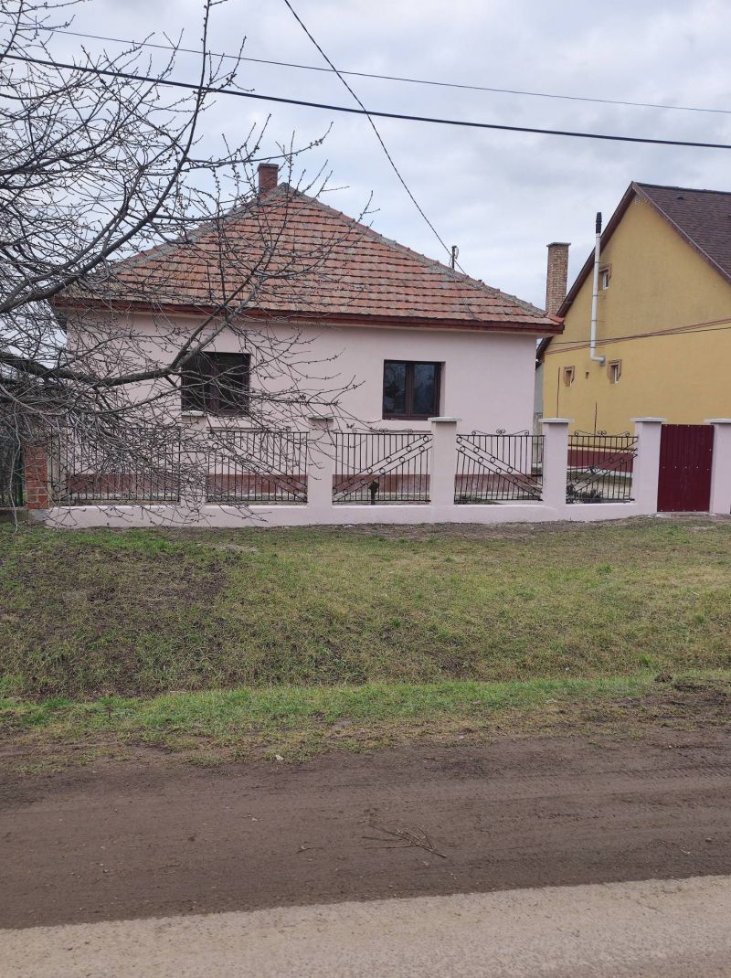 Ponúkame Vám na predaj rodinný dom v obci Abaújkér - Maďarsko - 1