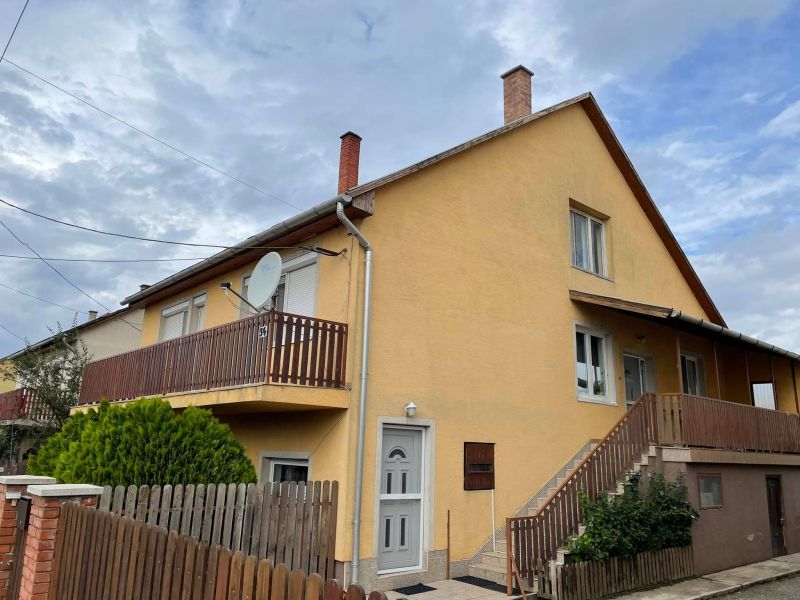 Ponúkame Vám na predaj rodinný dom v lukratívnej lokalite v obci Gönc - Maďarsko - 1