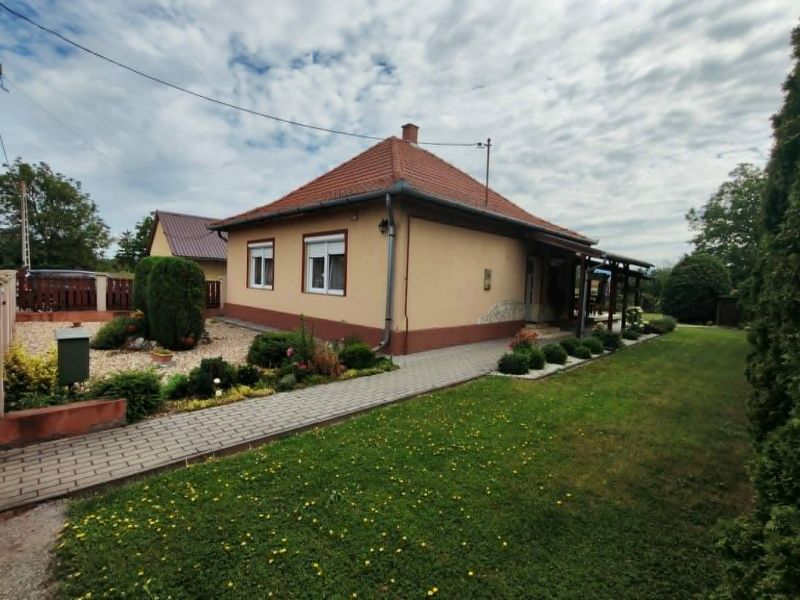 Na predaj rodinný dom v obľúbenej obci Garadna - Maďarsko - 1
