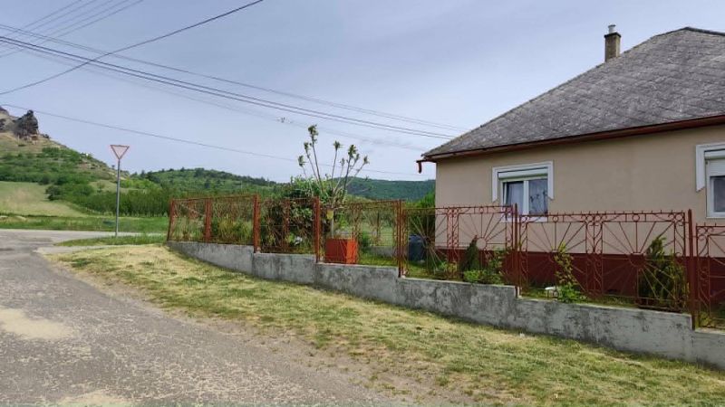 Na predaj rodinný dom priamo pod hradom - Boldogkőváralja - 2