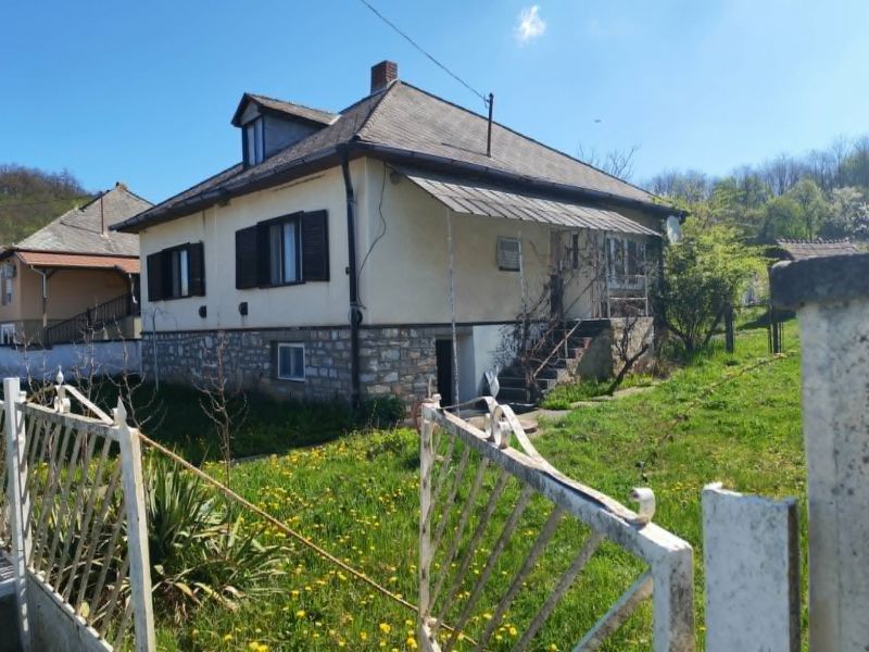 Rodinný dom na predaj v blízkosti krásneho a obľúbeného jazera Meszes - Maďarsko - 1