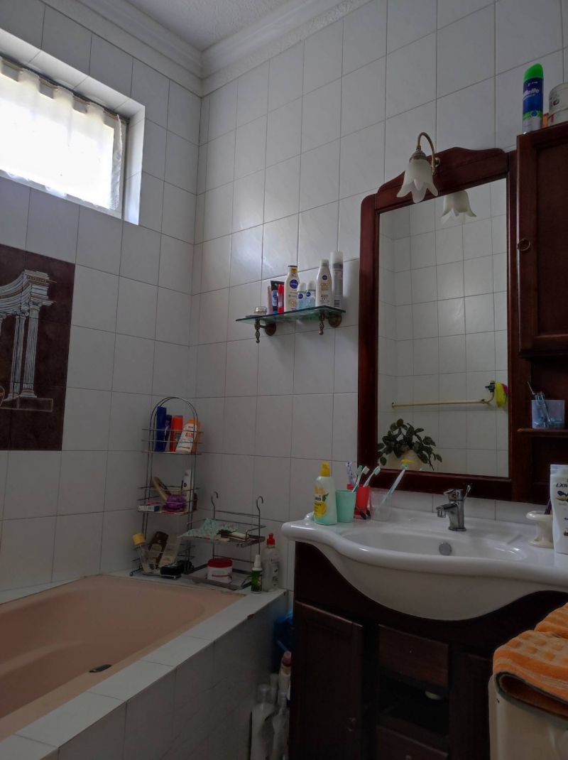 Exkluzívne Vám ponúkame na predaj rodinný dom v meste Encs - Maďarsko - 11