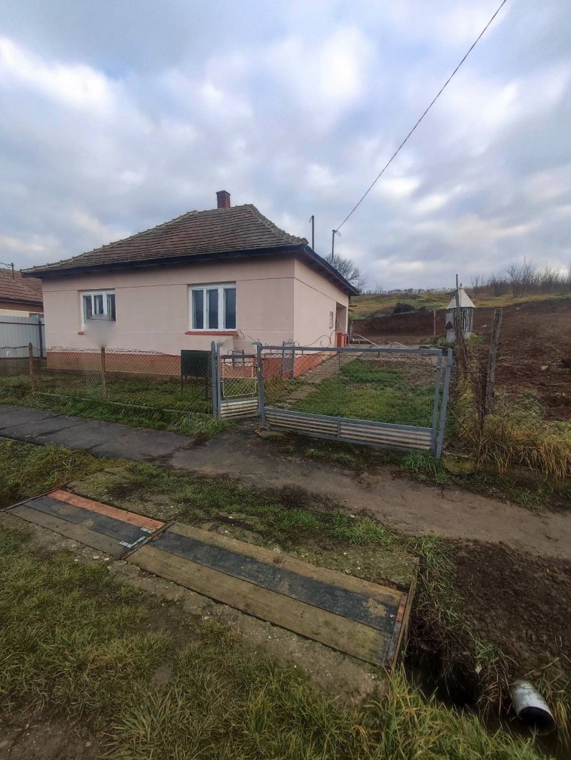 Ponúkame Vám na predaj rodinný dom v obci Szalaszend - Maďarsko - 1
