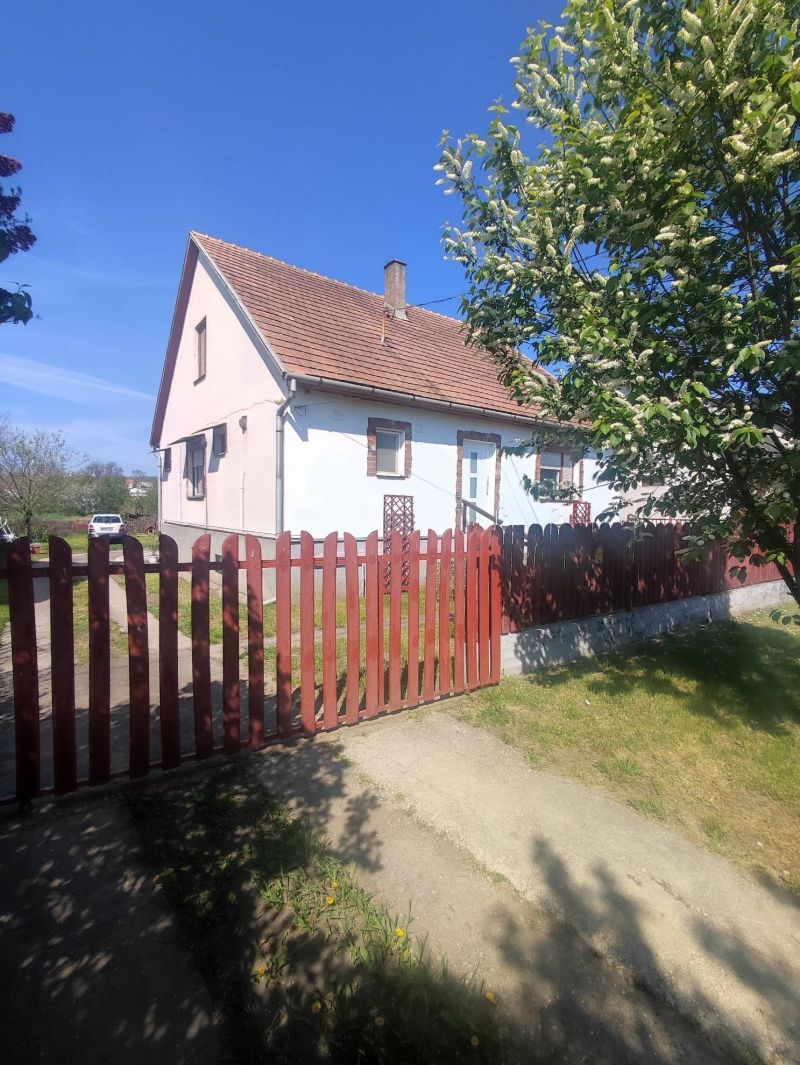 Ponúkame Vám na predaj rodinný dom v obci Léh - Maďarsko - 2