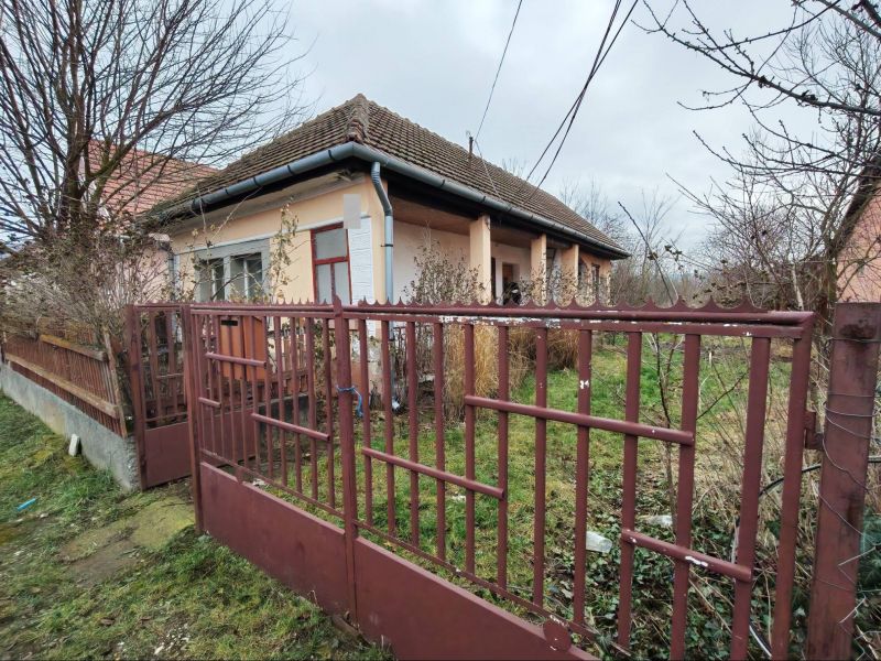 Ponúkam Vám na predaj rodinný dom v obci Kiskinizs – Maďarsko - 1