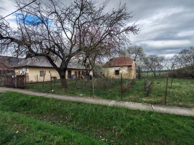 Na predaj vidiecky dom s veľkým pozemkom v obci Komjáti - Maďarsko - 2